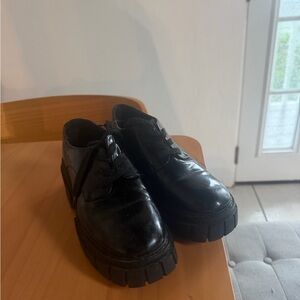 Elegant Black Leather Oxfords for woman